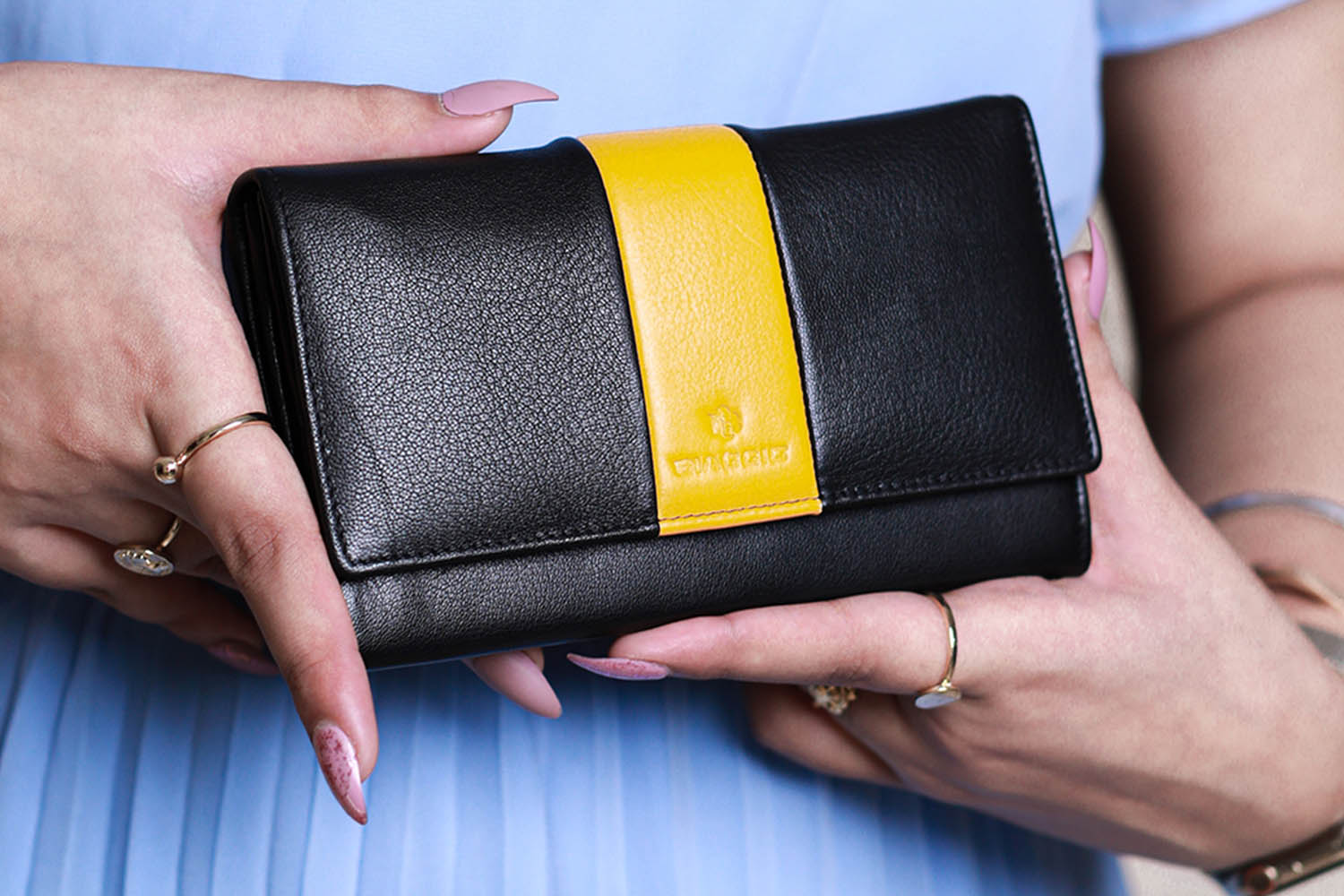 Leather wallet product shot